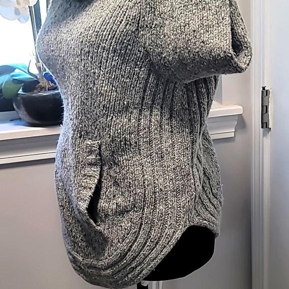 🍁HAPPY FALL🍁BEAUTIFUL CYNTHIA ROWLEY SPORTY GRAY SWEATER! - Picture 5 of 9
